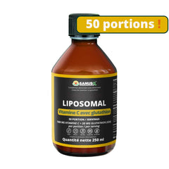 Bouteille de vitamine C liposomale SANUSq avec glutathion avec une étiquette sur fond blanc